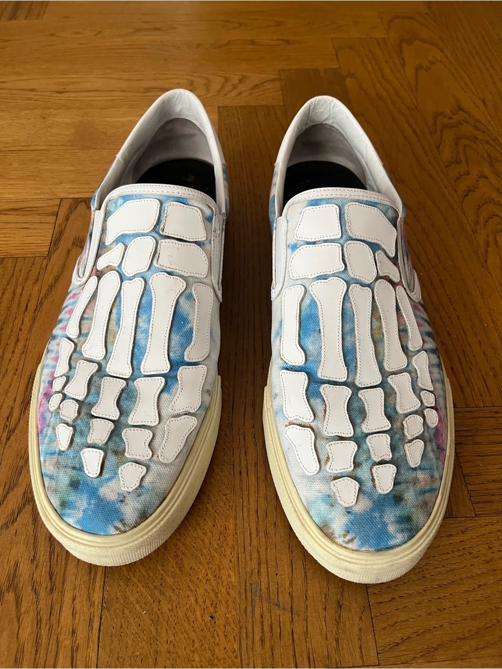 AMIRI White & Blue Tie-Dye Slip-On Sneakers with Bone Appliqués